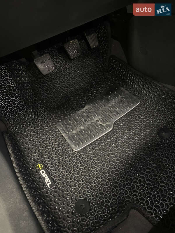 Хэтчбек Opel Astra 2011 в Хусте