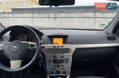 Хэтчбек Opel Astra 2007 в 