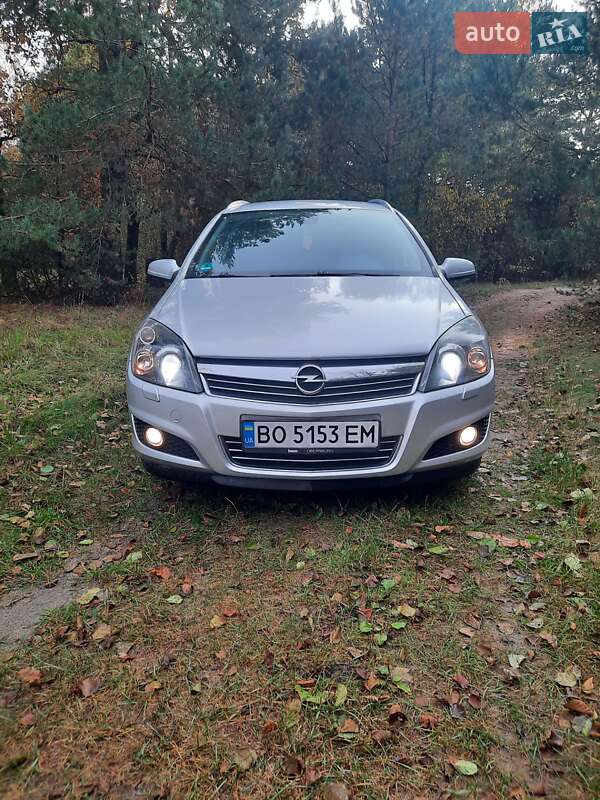 Универсал Opel Astra 2008 в Кременце