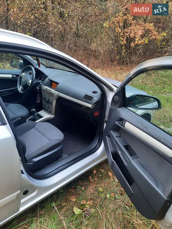 Универсал Opel Astra 2008 в Кременце