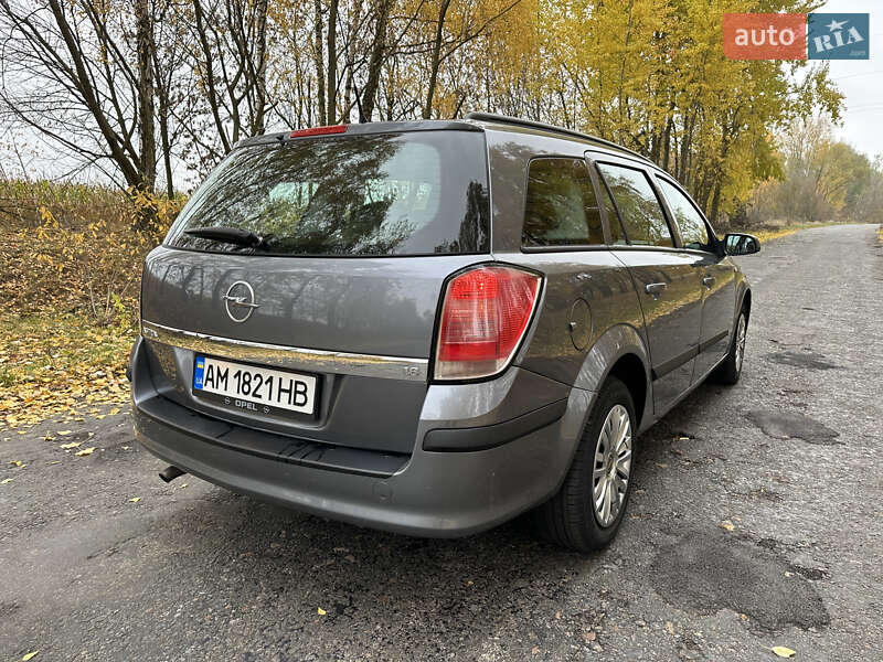 Універсал Opel Astra 2005 в Мені