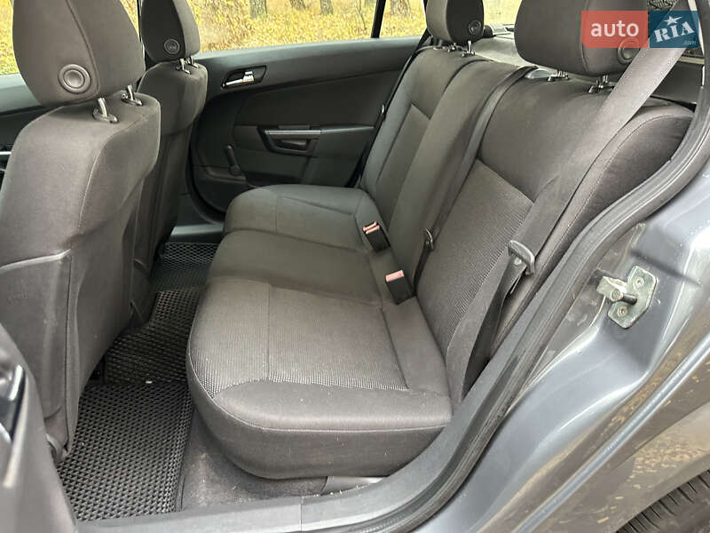 Універсал Opel Astra 2005 в Мені