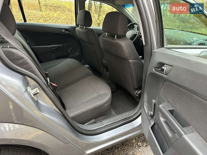 Універсал Opel Astra 2005 в Мені