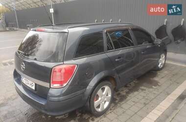 Универсал Opel Astra 2005 в Самборе