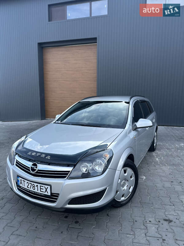 Универсал Opel Astra 2010 в Калуше