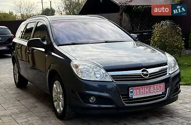 Универсал Opel Astra 2010 в Сарнах