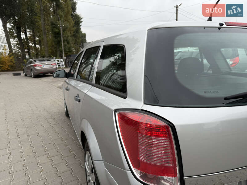 Универсал Opel Astra 2010 в Виннице
