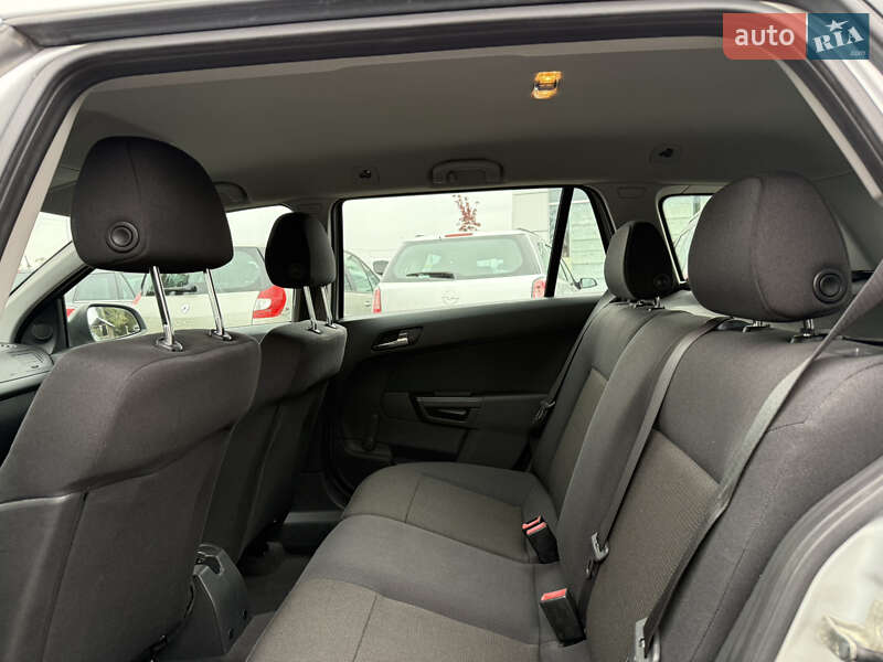 Универсал Opel Astra 2010 в Виннице