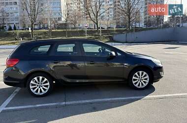 Универсал Opel Astra 2011 в 