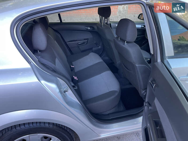 Хэтчбек Opel Astra 2005 в Киеве фото 12 Хэтчбек Opel Astra 2005 в Киеве