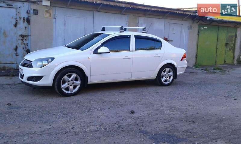 Седан Opel Astra 2014 в Днепре