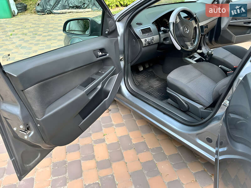 Универсал Opel Astra 2005 в Киеве