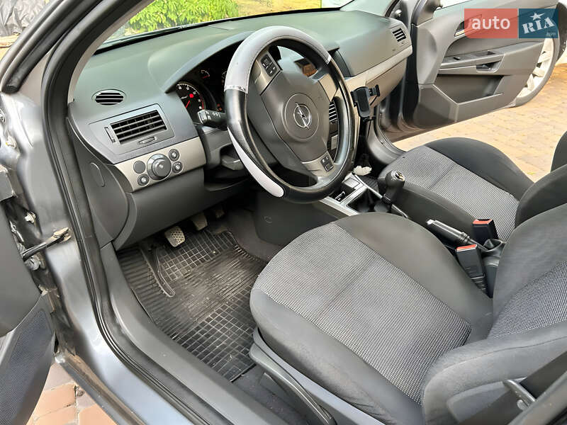 Универсал Opel Astra 2005 в Киеве