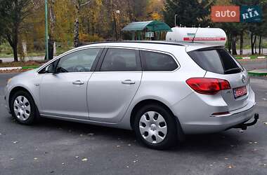 Універсал Opel Astra 2014 в 