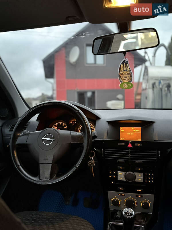 Универсал Opel Astra 2010 в Ивано-Франковске