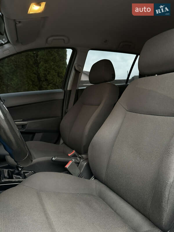 Универсал Opel Astra 2010 в Ивано-Франковске