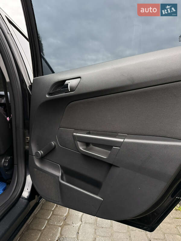 Универсал Opel Astra 2010 в Ивано-Франковске