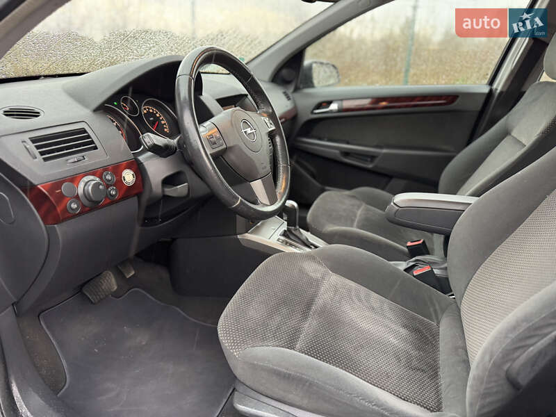Хэтчбек Opel Astra 2005 в Дрогобыче