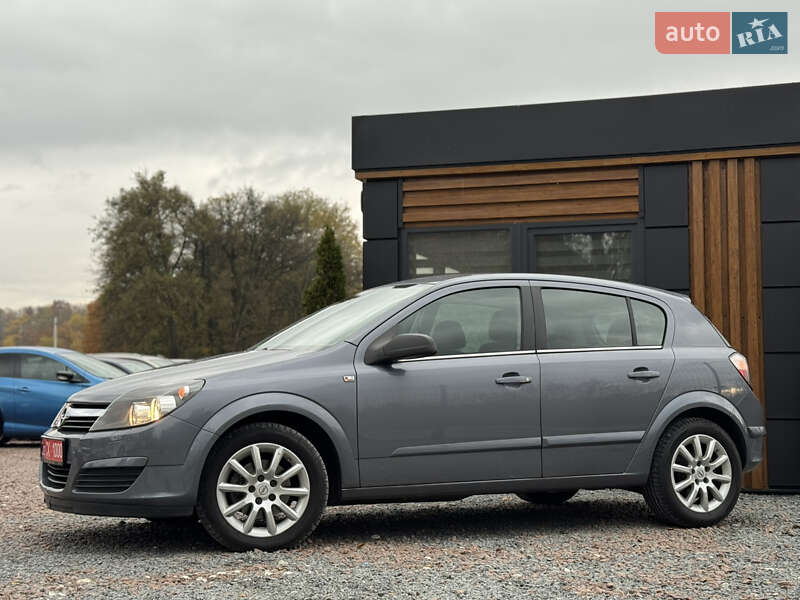 Хэтчбек Opel Astra 2005 в Дрогобыче