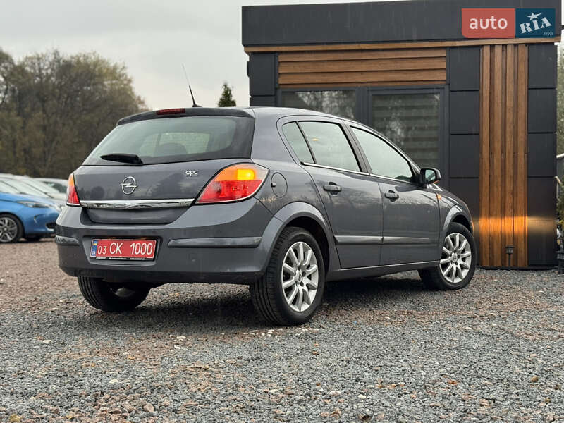 Хэтчбек Opel Astra 2005 в Дрогобыче