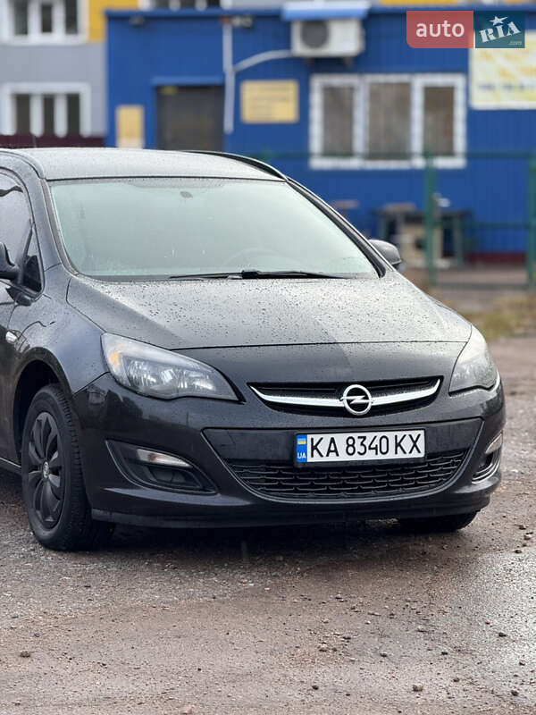 Универсал Opel Astra 2012 в Чернигове