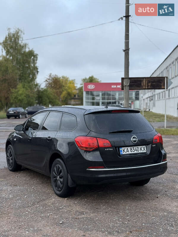 Универсал Opel Astra 2012 в Чернигове