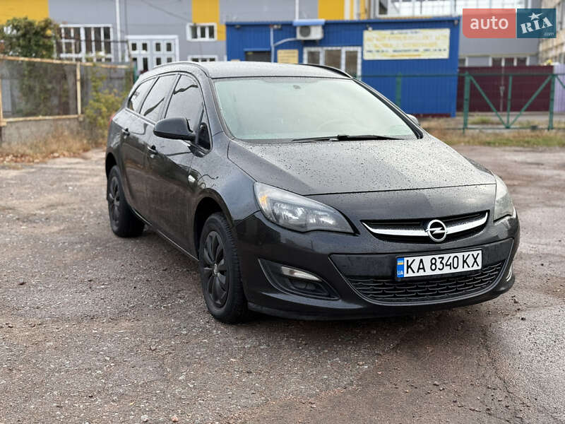 Универсал Opel Astra 2012 в Чернигове