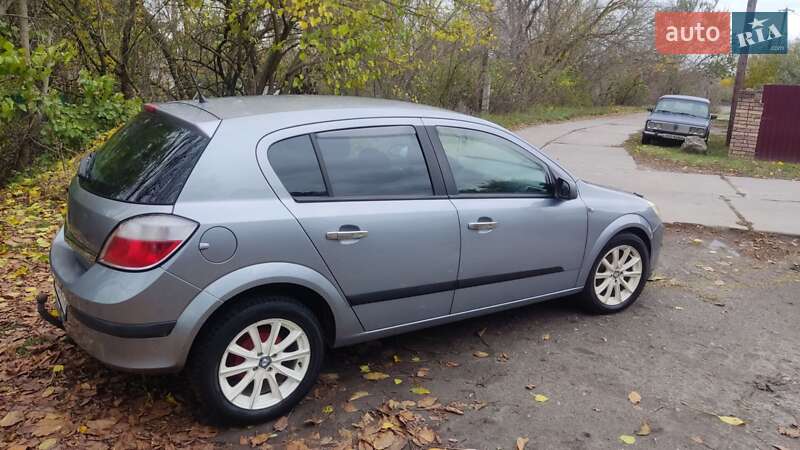 Хэтчбек Opel Astra 2005 в Золотоноше