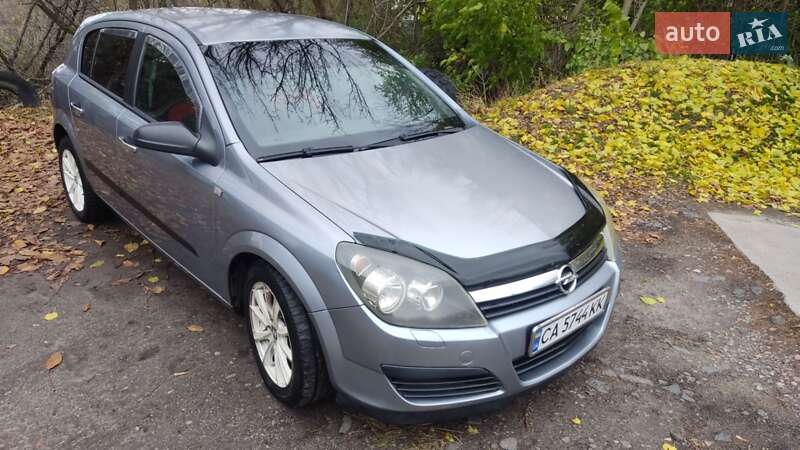 Хэтчбек Opel Astra 2005 в Золотоноше
