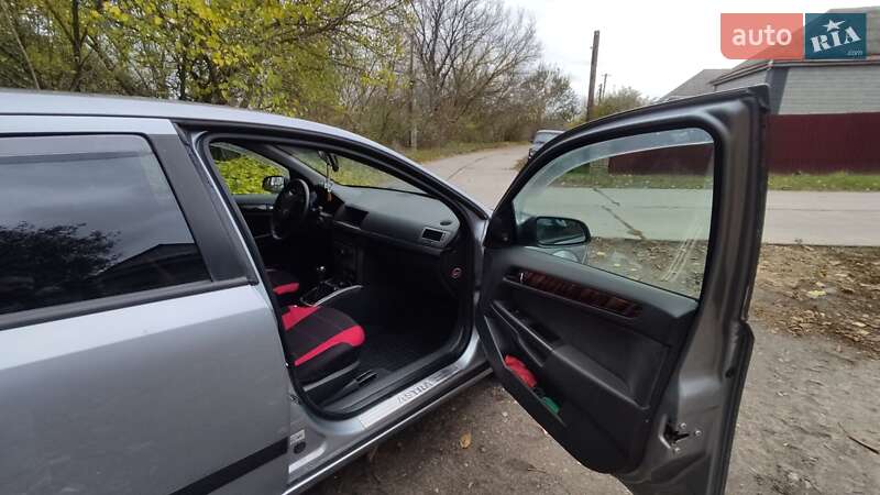 Хэтчбек Opel Astra 2005 в Золотоноше