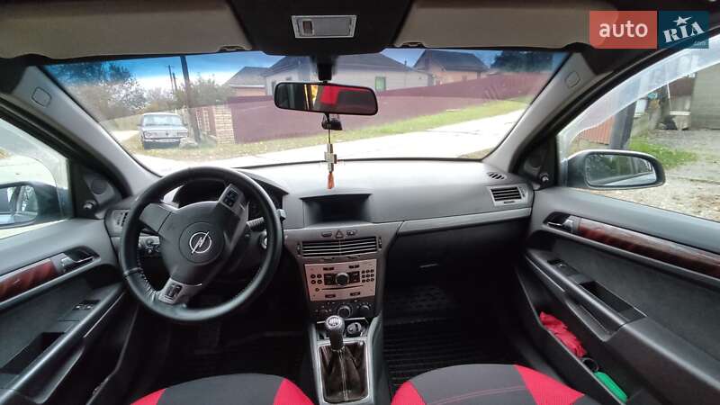 Хэтчбек Opel Astra 2005 в Золотоноше