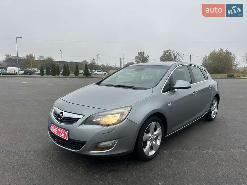 Хетчбек Opel Astra 2010 в Житомирі фото 2 Хетчбек Opel Astra 2010 в Житомирі