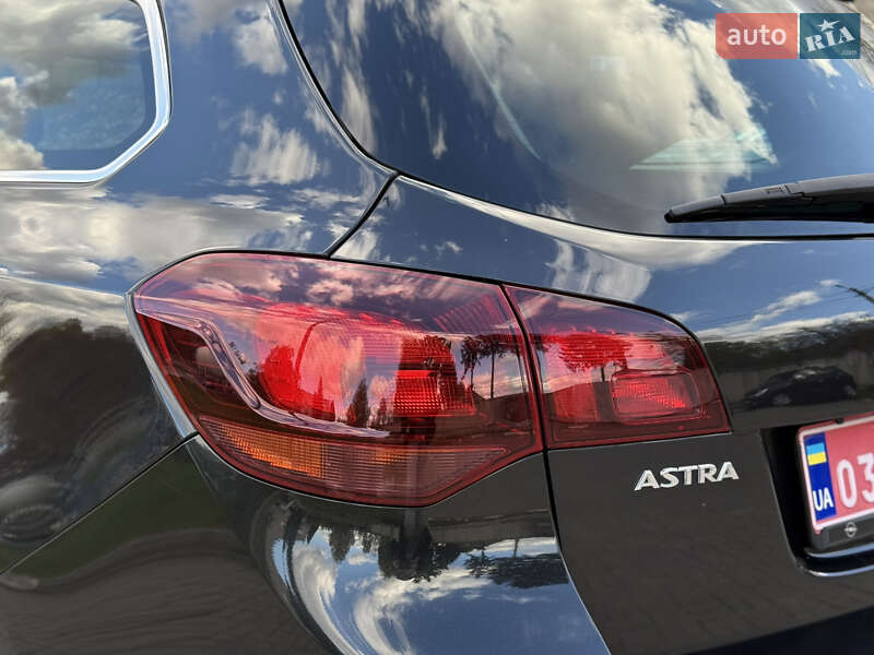 Универсал Opel Astra 2016 в Тернополе