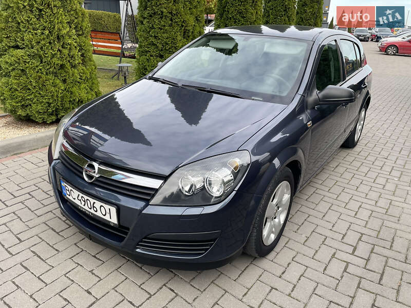 Хэтчбек Opel Astra 2006 в Городке