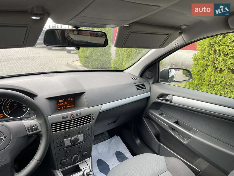 Хэтчбек Opel Astra 2006 в Городке