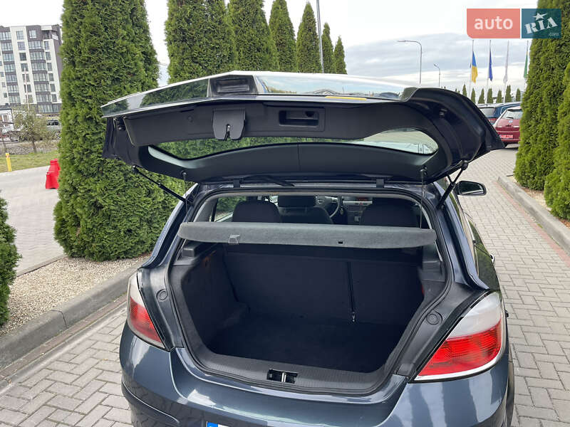 Хэтчбек Opel Astra 2006 в Городке