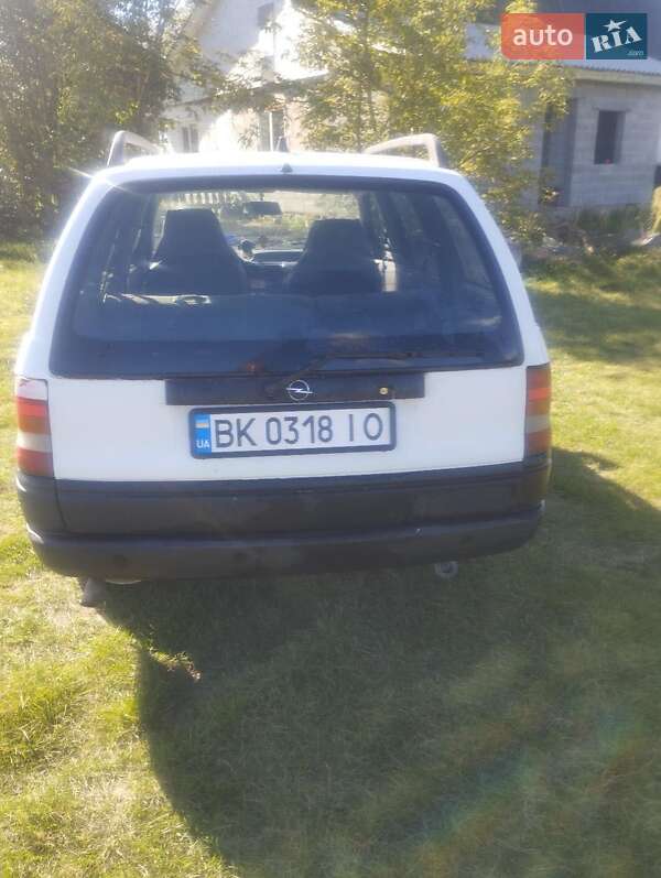 Універсал Opel Astra 1993 в Сарнах фото 4 Універсал Opel Astra 1993 в Сарнах
