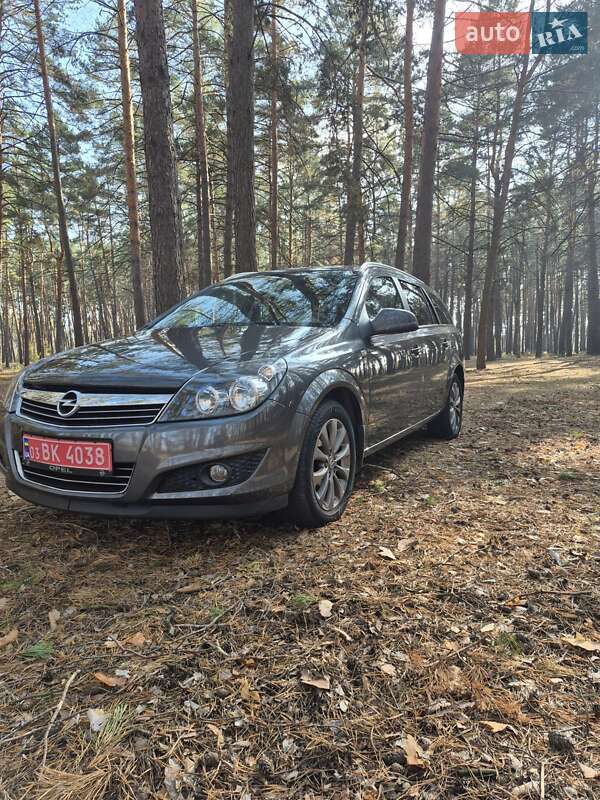 Универсал Opel Astra 2010 в Харькове