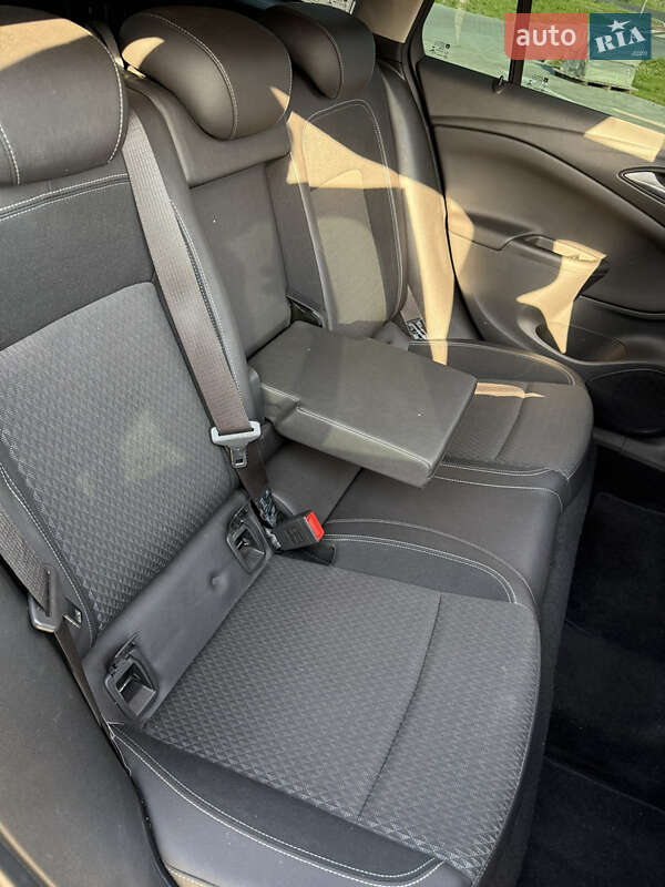 Універсал Opel Astra 2016 в Луцьку