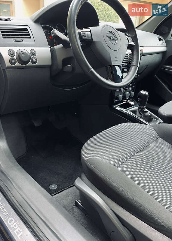 Универсал Opel Astra 2010 в Луцке фото 24 Универсал Opel Astra 2010 в Луцке