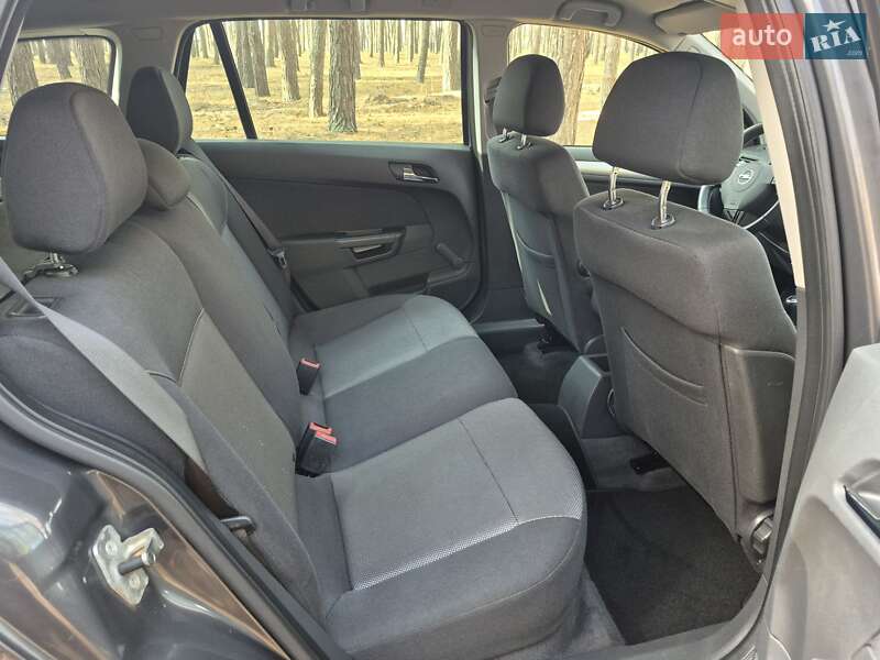 Универсал Opel Astra 2010 в Харькове