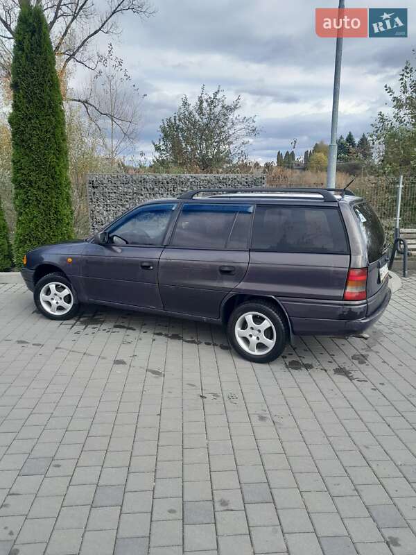 Універсал Opel Astra 1996 в Самборі