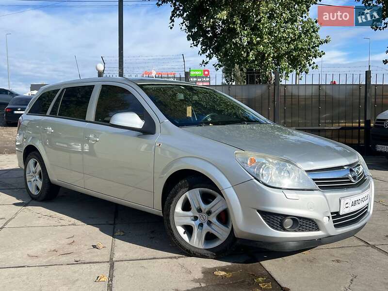 Opel Astra 2010 Opel Astra 2010