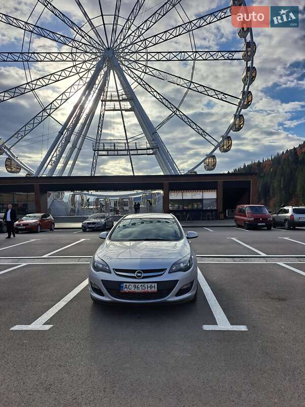 Універсал Opel Astra 2012 в Луцьку