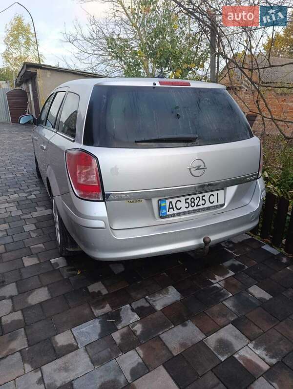 Универсал Opel Astra 2010 в Луцке фото 2 Универсал Opel Astra 2010 в Луцке