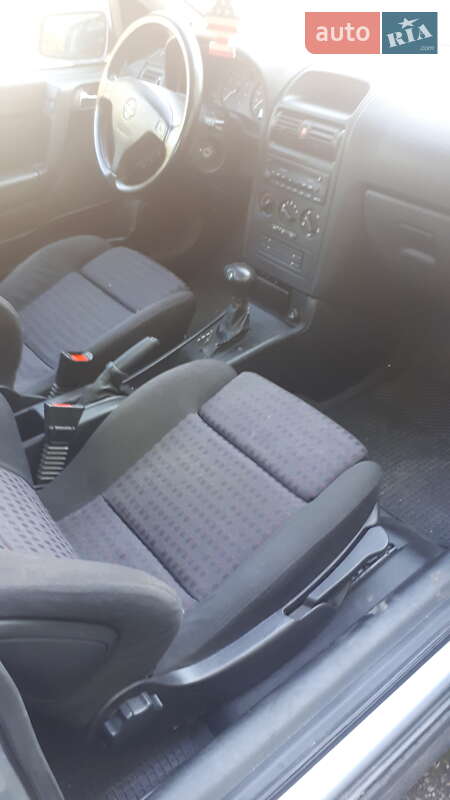 Хэтчбек Opel Astra 2001 в Ужгороде