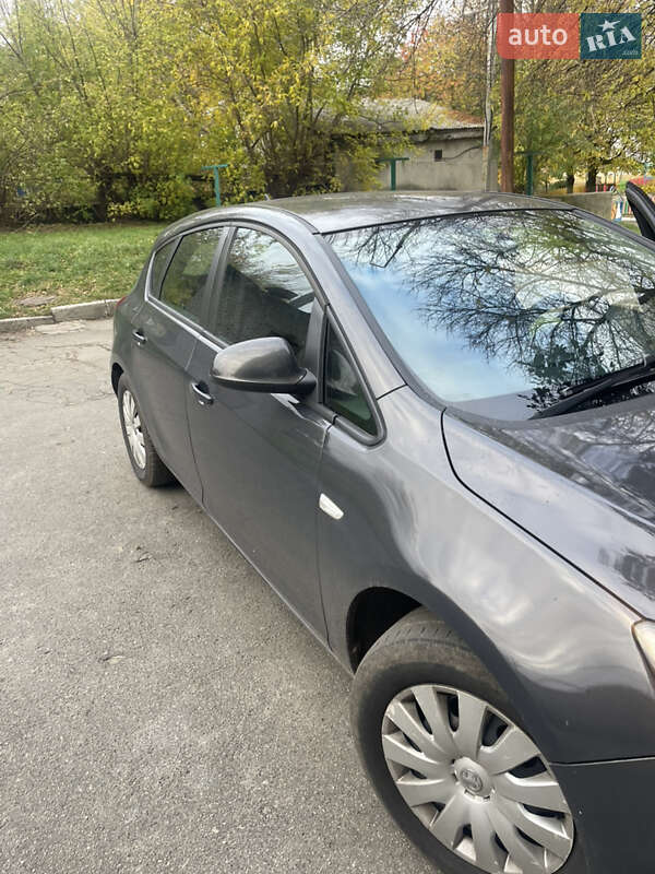 Хэтчбек Opel Astra 2013 в Фастове