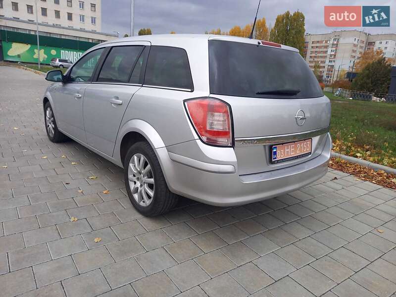 Универсал Opel Astra 2010 в Черкассах