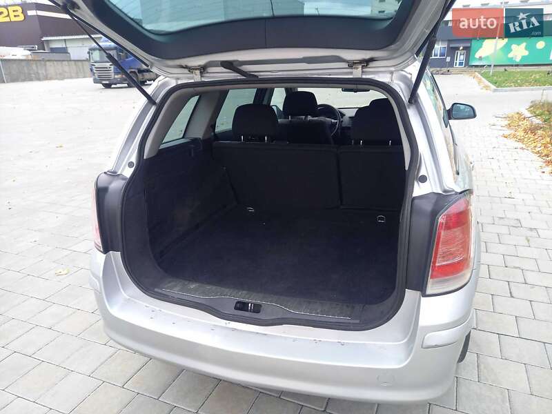 Универсал Opel Astra 2010 в Черкассах