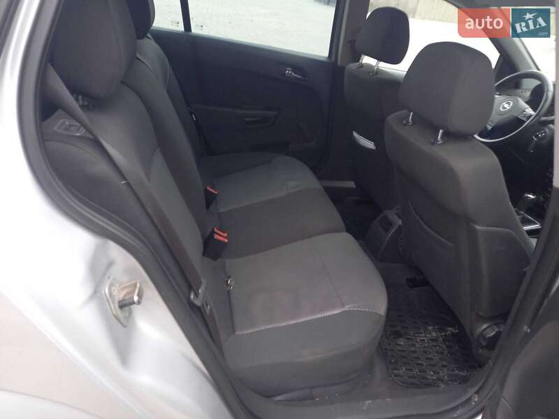 Универсал Opel Astra 2010 в Черкассах